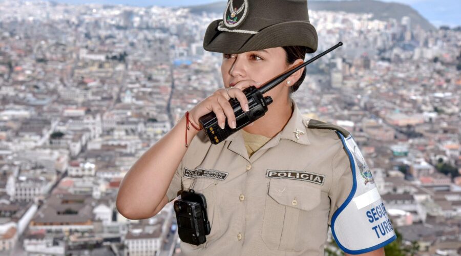 El radio, el mejor aliado de las fuerzas policiales para un Ecuador más seguro