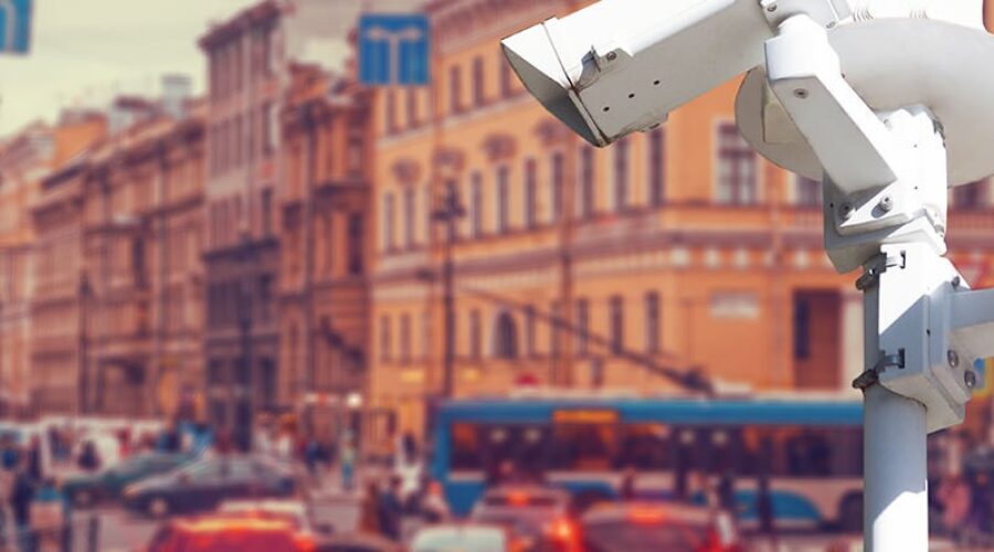 Detección optimizada de infracciones de tránsito con video inteligente